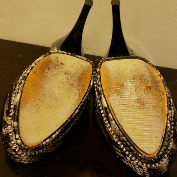 Black Stiletto - Picture 5 of 6